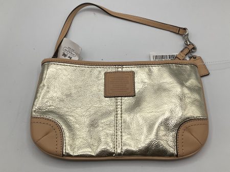 Wristlet Coach, Size Medium Sale