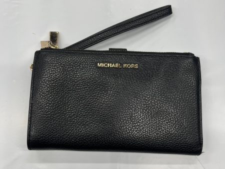 Wristlet Michael Kors, Size Medium For Sale